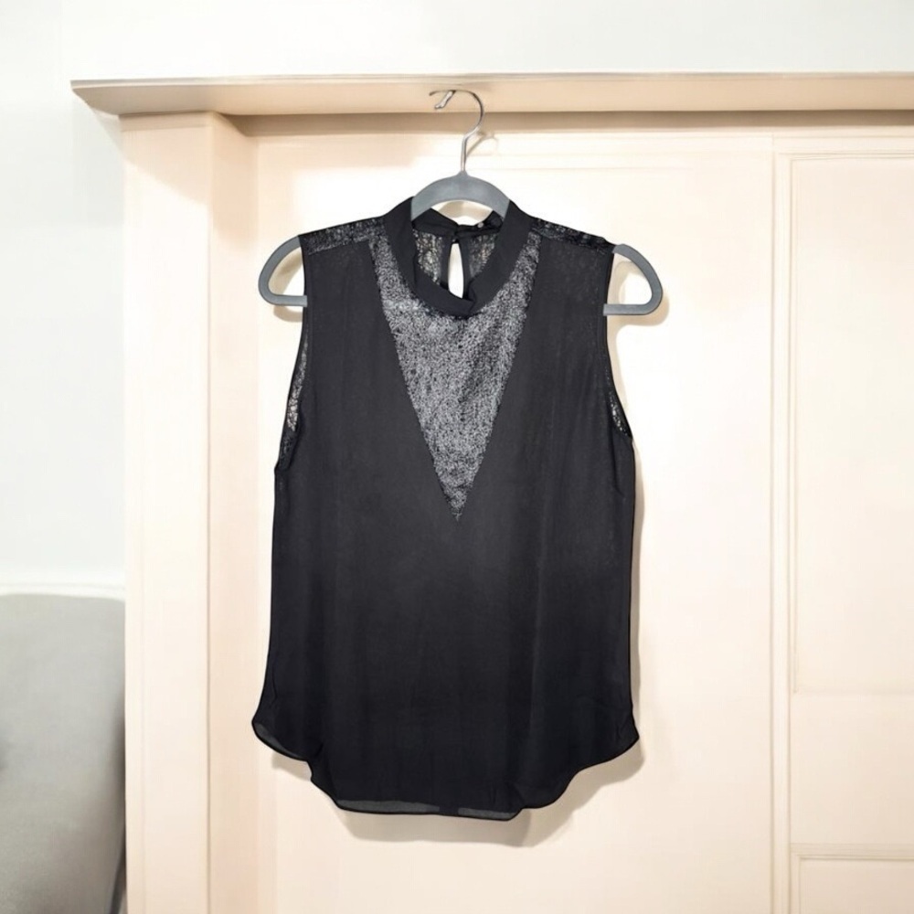 ☀️Krisa Revolve Black Mock Neck Sleeveless Top with V Lace Detail Size S